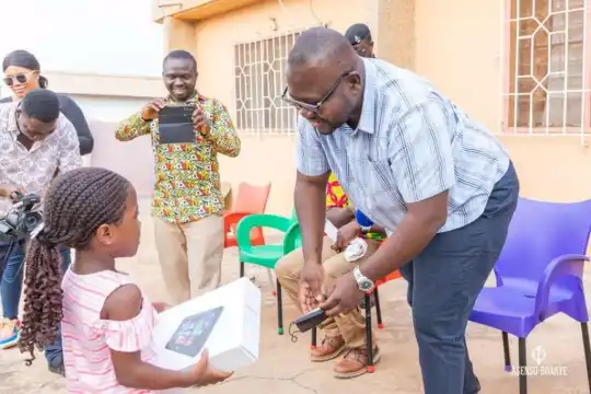Minister for Works and Housing Surprises 8-Year-Old Girl Who Blasted Nana Addo With A Laptop And Money